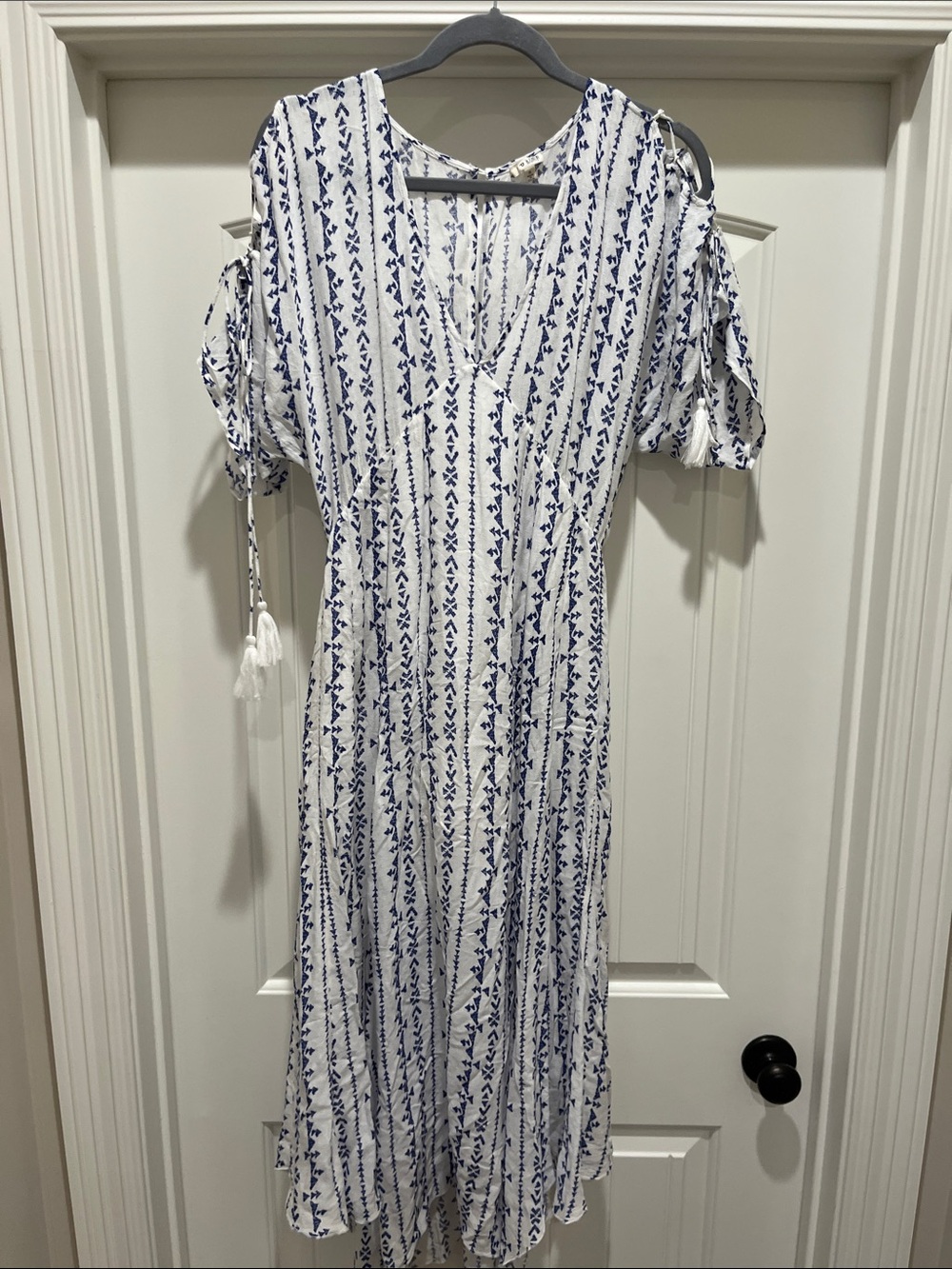 Women’s White and Blue Printed Cold-Shoulder Midi Dress